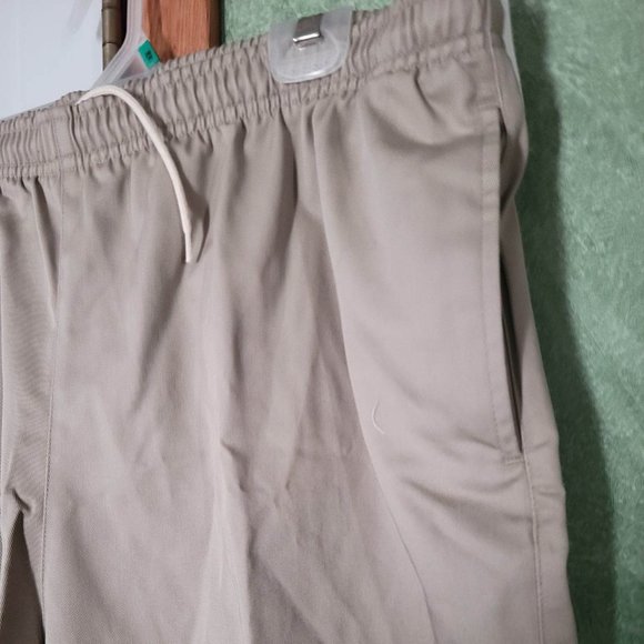 Khaki pull on pants, size 18, never worn - Picture 2 of 2